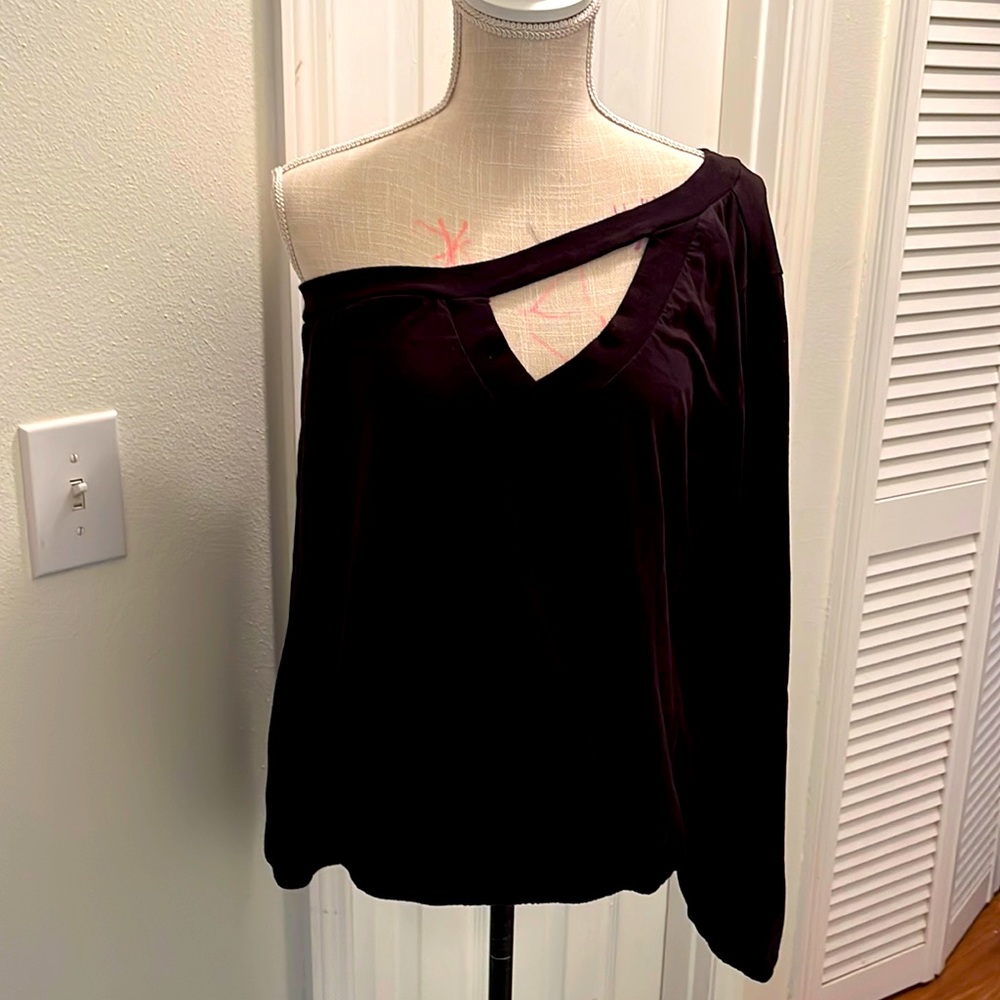 Michael Kors single shoulder keyhole blouse